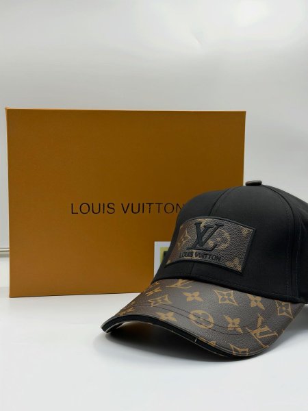 طواقي رجالي  Louis Vuitton